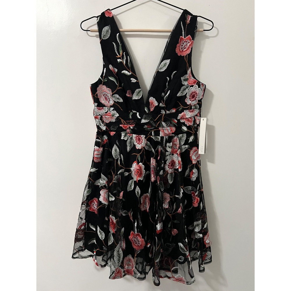 Aqua Luxe Black‎ Floral Embroidered V-Neck Tulle Cocktail Dress Small NWT
